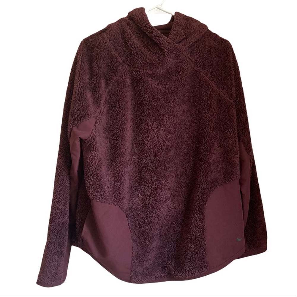 Nike Women’s Sherpa Therma Fleece Training Hoodie Maroon Large